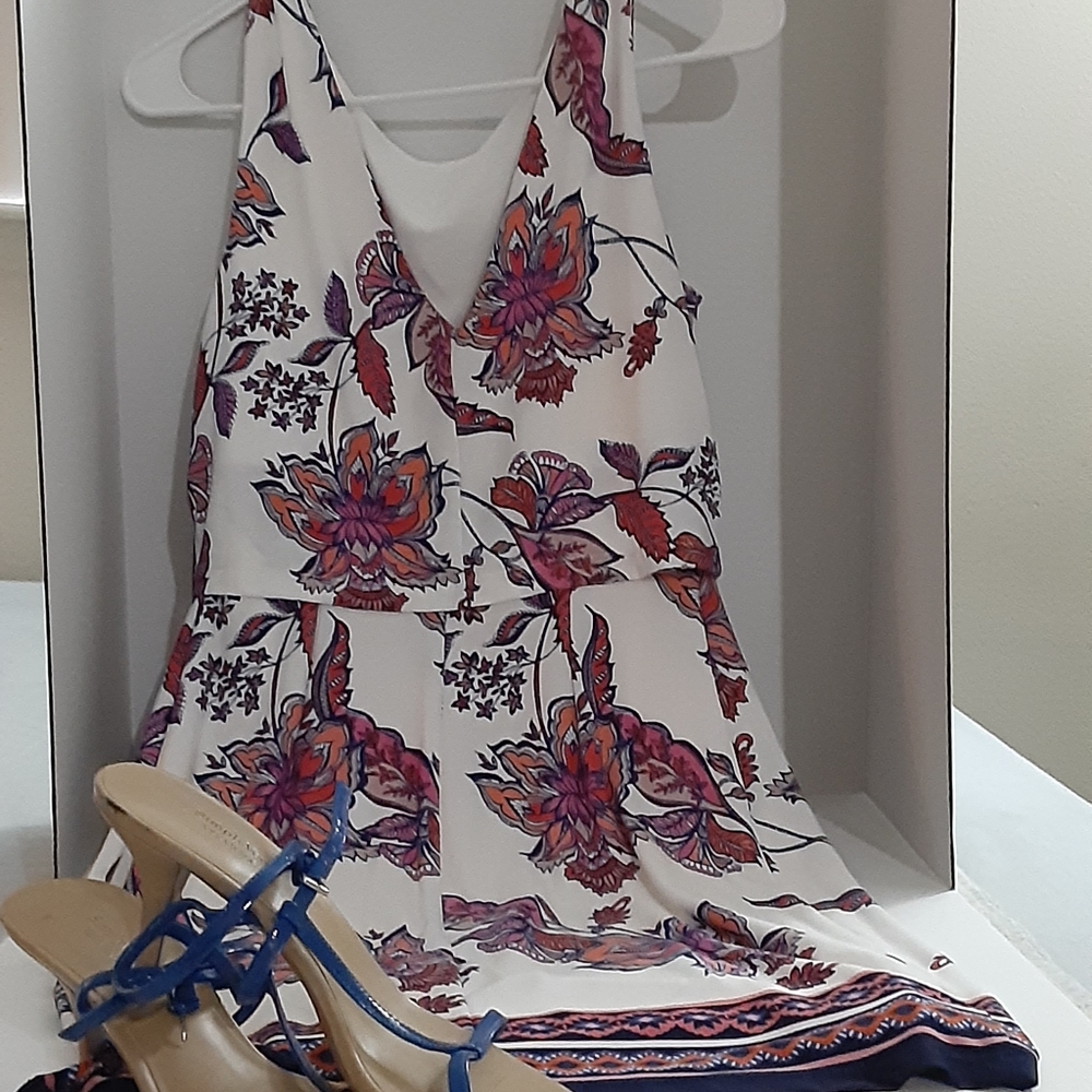 Vince Camuto white floral print dress size 4